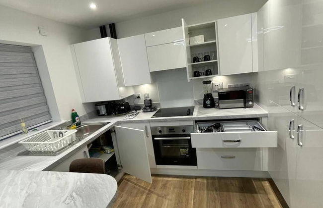 Inviting 2-bed Apartment in Grays - Photo 9