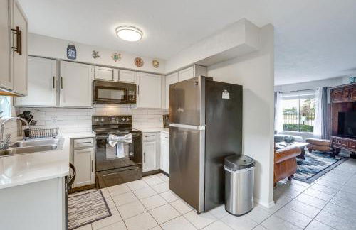 Lake-View Townhome with Pool Access in Houston Area! - Foto 9