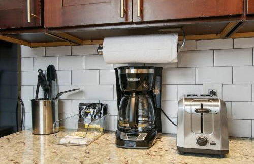 1BR Chic and Cozy Apartment in Chicago - Hyde Park 408 - Photo 11