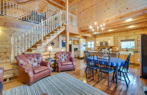 Modern Log Cabin with Rec Room, Steps to Lake! - Foto 1