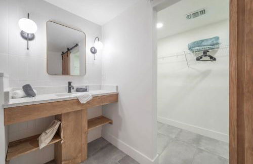 Contemporary Oaks | Heated Pool + Screened Lanai - Foto 23