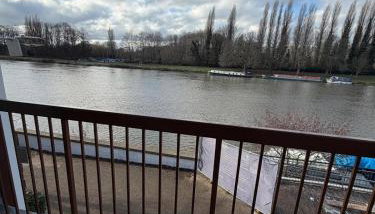 Elegant 1-Bedroom Flat With Stunning Thames views - Photo 2