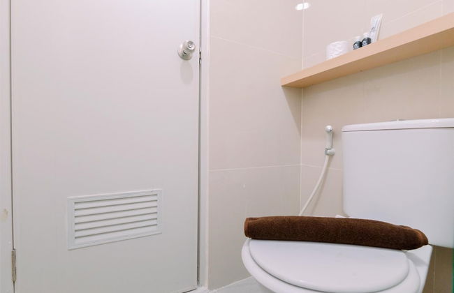 Serene Designed 2BR at Podomoro Golf View Apartment - Photo 19