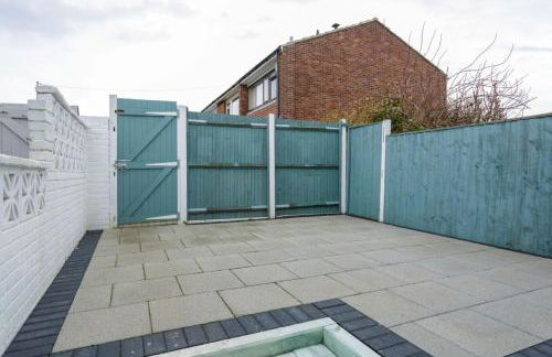 Castle View - 2 Bed Stylish Coastal Port Solent Retreat with Views! Parking, Sleeps 6 - LONG TERM STAY WINTER SPECIAL OFFER- By Blue Puffin Stays - Photo 36