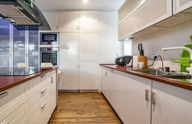 Luxurious Amber Villa With Private Pool and Garden Views - Photo 47