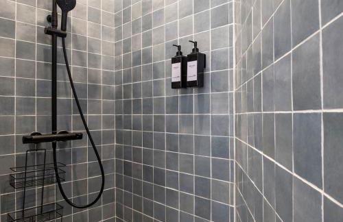 Centre - Parking - 5 min Place Comédie - Tram - Foto 5