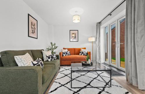 NEW! Spacious 3 BR Detached Home! Hosted by Oakstone stays! Driveway parking, Fast Wifi, A5 with great Midlands transport links - Foto 3