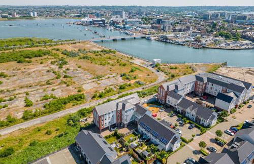 Sun-Soaked- Charming Views Overlooking the Harbour - Photo 27