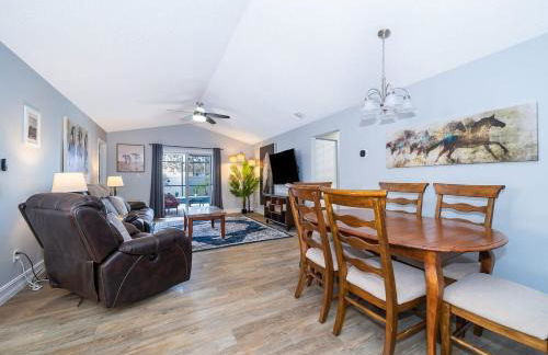 Private Paradise! Stunning south-facing pool home - Foto 21