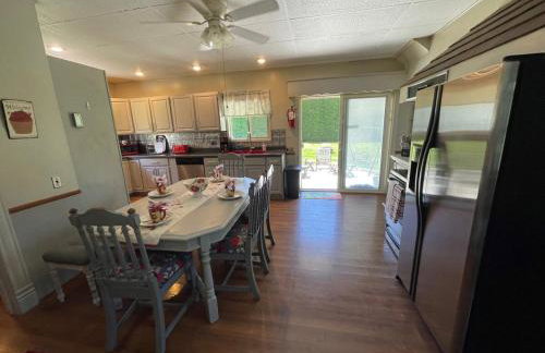 It's A Wonderful Life - Main St Penn Yan - Walk to Shops & Dining - Hot Tub - Pets OK - Seneca & Keuka Lake - Foto 15