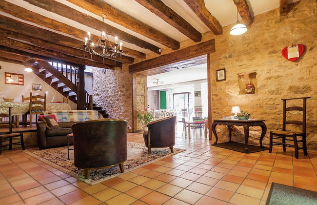 Spacious Farmhouse With Private Heated Pool in a Rustic Garden - Foto 41