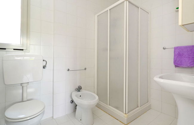 2 bedroom Apartment in Lignano Sabbiadoro with swimming pool and garden - Photo 14