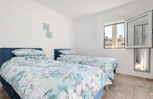 Luxury modern beachfront 3 bed gated community townhouse with pool, sun terrace, sea views close to all amenities - Photo 9