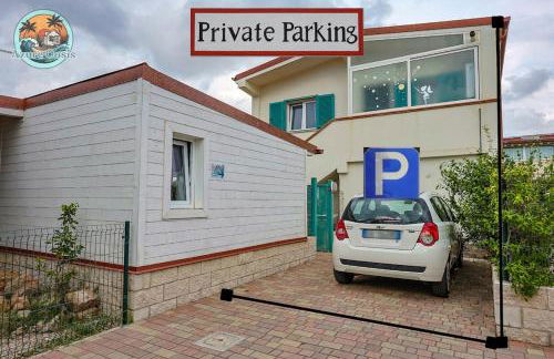 Azure Oasis with parking near the airport & beach - Foto 17