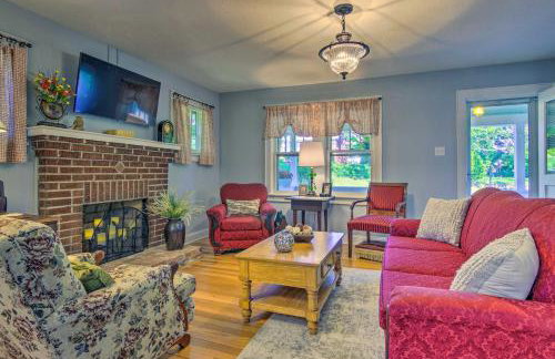 Restored Mars Hill Home on 1 Acre Walk to Town! - Foto 3