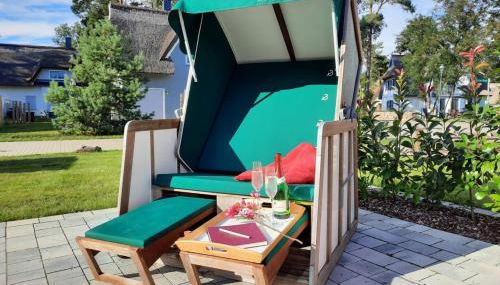 Modernes Reetdach-Ostseeferienhaus Bella Mare, Insel Usedom mit Sauna, Kamin & Sonnenterrasse - Foto 3, Garden, Garden view