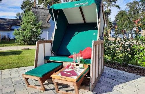 Modernes Reetdach-Ostseeferienhaus Bella Mare, Insel Usedom mit Sauna, Kamin & Sonnenterrasse - Foto 3