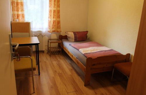 Bungalow 1 - 4-Raum-Wohnung mit Küche und 2 WC Duschen in Ohrdruf-Crawinkel - Photo 24