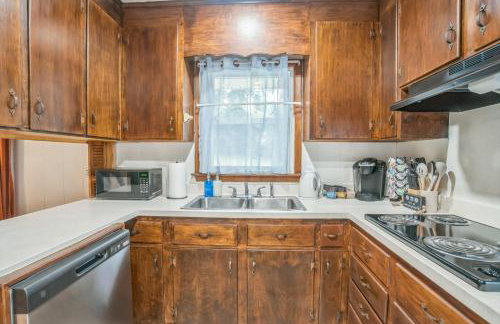 Centrally Located 4BD Home BBQ Downtown Nearby - Foto 25