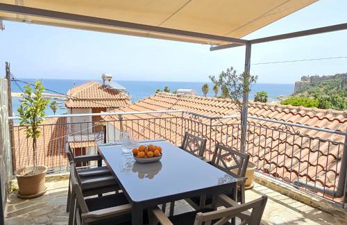 Charites: Terrace with Seaview - 100m to the beach - Photo 1