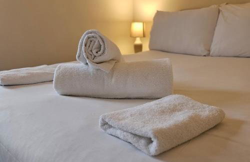 Modern Comfy 3 Bed Home - Free 2 space driveway - Free road parking - Free Netflix - Foto 8