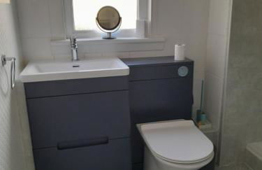 WELCOMEHOUSE close to east beach, shops, restaurants and RAF base - Foto 16