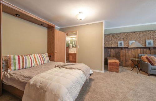 Chamberland retreat-Hot Tub, Pool Table, Movie & Ski - Photo 17