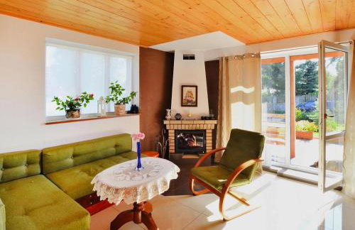 Lakeside holiday home, private garden - Photo 2