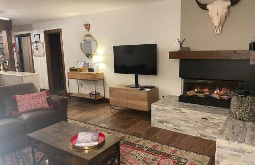 Newly Renovated Ski In Ski Out 2BR Condo - Foto 26