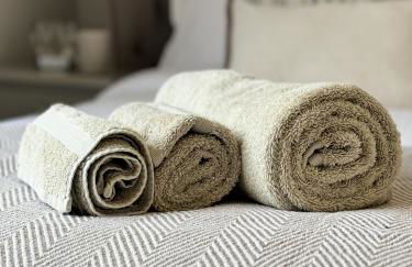 'BRAMLEY FALL COTTAGE' NEW AVAILABILITY - Attached Cottage,3 Bedrooms-1 on ground level, SLEEPS 6-2 Bathrooms, Wittering and Chichester easy drive, Child friendly,Small Breed Dog Friendly 2 max, Parking-EV Point - Foto 14