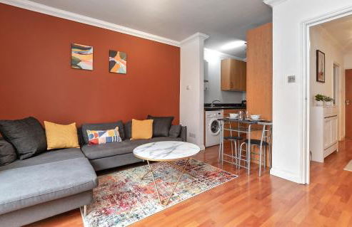 Stylish Town Centre Apartment, ALLOCATED FREE PARKING SPACE, RICKMANSWORTH HIGH STREET, Modern Decor, Juliet Balcony, Walking Distance to Rickmansworth Station Metropolitan Line - Foto 55