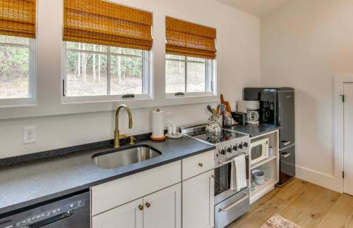 Modern Mountain-View Gem with Deck in Glenville - Foto 16