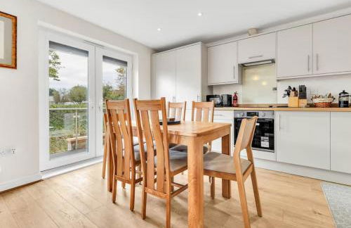 Comfortable 4BR stay in Bourne, Free Parking, Sleeps 7, Families & Contractors Welcome - Foto 25