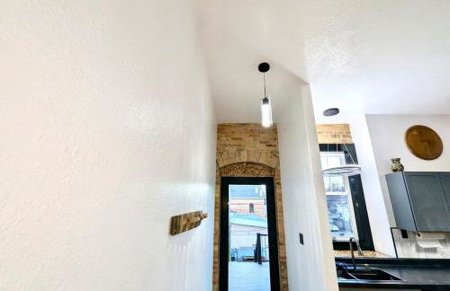 The Upstairs Escape - Foto 24