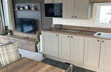 Serenity - Luxury Hot Tub, Sunnymede, Fantasy Island, Ramped Access, Parking, 2 dogs max - East Coast Holidays - Foto 10