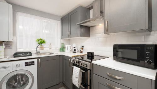 Modern Spacious Home - Parking - Sleeps 6 - minutes from the A1 & the Races - Foto 3