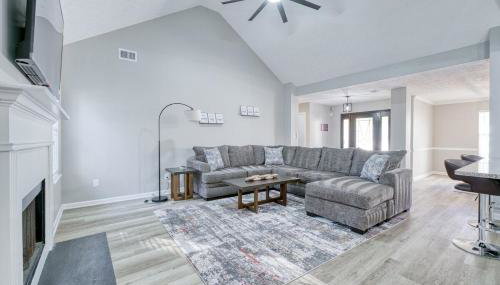 Stylish 4BR Urban Oasis - Photo 4
