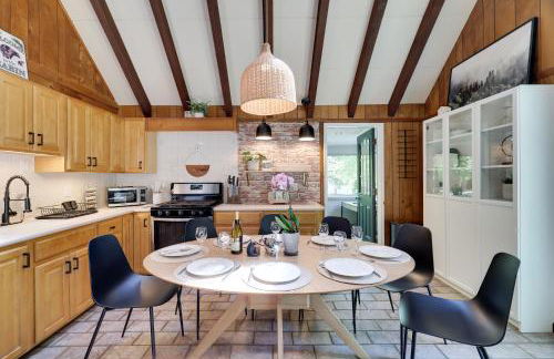 Family Pocono Gem by the lake with private sauna, hot tub, and huge game room - Foto 3