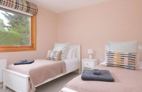 Ballater Bungalow - 4 bed - Beautiful Garden - Foto 16