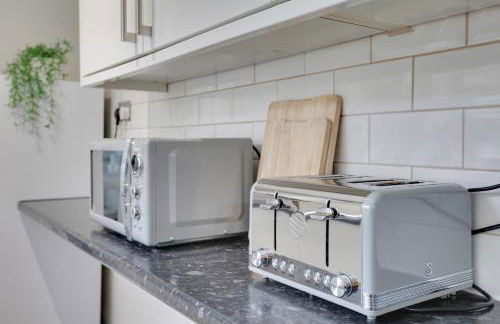 Ann’s Place - 2 Bed House Central Romford - Free Parking & Garden - Foto 21