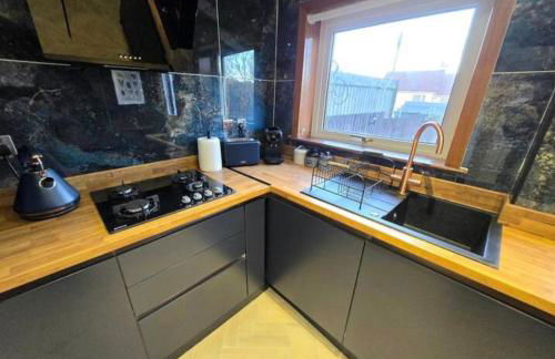 Super luxury 2 bedroom, full house sleep 5 with garden & parking close to airport - Foto 85