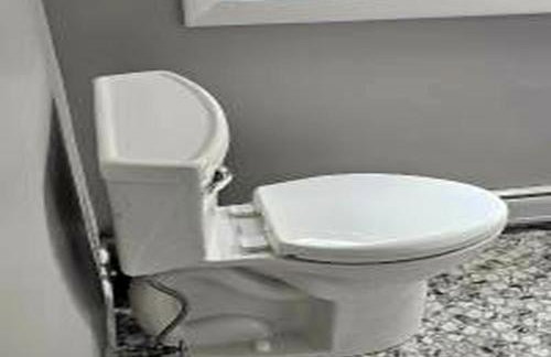 Just renovated 2 bedroom condo 1 mile from Salem - Photo 19