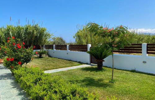 Luxury 3BR Sunrise Villa , Seaside Gyrismata - Photo 7