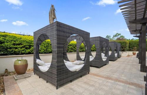 Cozy & Elegant 4BR Enchanted Townhouse - 1 Mile to Disney with Resort Pool, Gym, & Jacuzzi - Photo 57