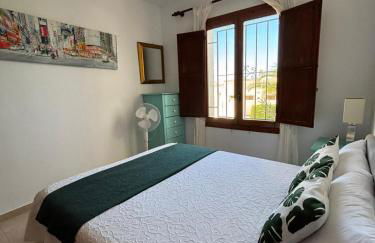 Apartamento con jardín, piscina y parking - Foto 7