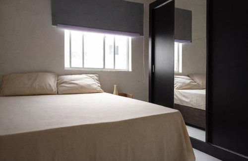 Apartamento Espaçoso e Completo com 3 Quartos - 2 Banheiros - Até 6 Pessoas - Check-in Automático 24h - Garagem Coberta - Foto 24
