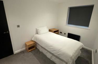 Large stylish home with Games room 5 bedroom sleeps 11 free WiFi and parking - Foto 19