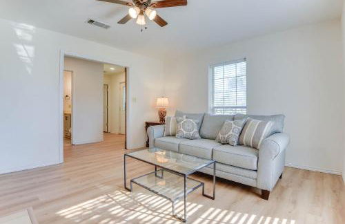 Relax Fireside! Poolside Oasis 3 Mi to Dtwn Sanger - Foto 6