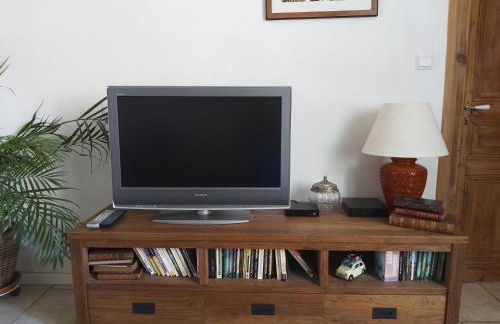 Le Logis du Moulin Gîte avec Jacuzzi, à 800m de la Cité Médiévale - Foto 7