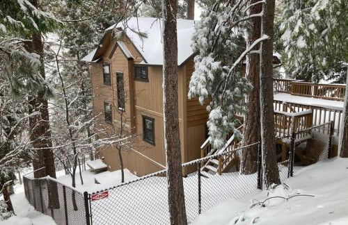 Cozy 3BR Dog-Friendly Cabin- Level 2 EV Chgr - Photo 8